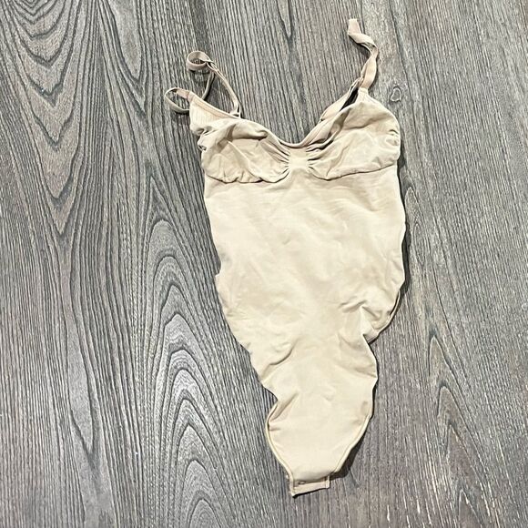 NWOT Skims Shapewear Seamless Sculpt Brief Thong Bodysuit Scoop Neck Mica Large - Picture 1 of 4